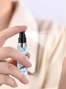 1/4pcs 5ml Fragrance Sample Bottled In A Portable Travel-Sized Bottle. Bottom Is Directly Charged. High-End Spray Bottle. Ocean Series Spray Bottle. White Shell Pendant With A Clasp. Can Be Hung On A Bag For Outdoor Travel. Divisible Bottle. - Multicolor - View 2