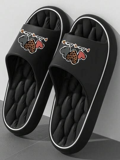 时尚简约字母及菱格纹INS风女式拖鞋 - 学生/男士/女士皆宜，适合办公室/浴室/居家/酒店/公寓/旅行/室内外/宿舍等多种场合，是乔迁新居/情侣礼物/旅行必备的理想之选。厚底设计，柔软舒适，轻便易穿，易于清洁，长时间穿着不易疲劳。中性色调，四季皆宜。