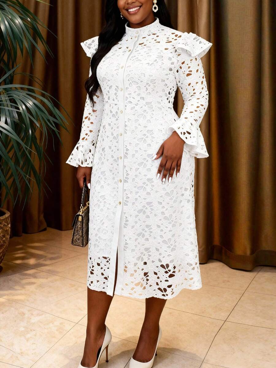 Bộ đồ 2 mảnh ren trắng thanh lịch dành cho nữ cỡ lớn, gồm áo khoác tay dài xòe và váy hai dây, thích hợp cho khách dự đám cưới, tiệc tùng và các dịp trang trọng.