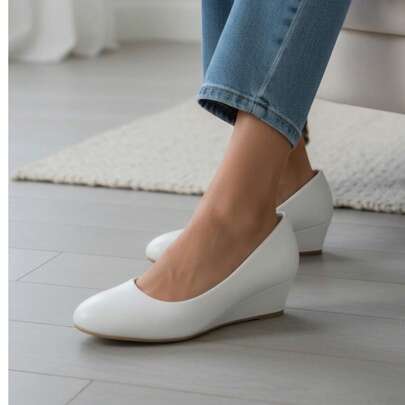 Modne buty damskie na koturnie, codzienne i stylowe