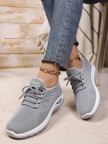 Tênis Casuais Femininos Plus Size, Sapatos de Malha Respiráveis, Design de Três Listras Laterais com Cadarço Baixo, Fácil de Vestir e Tirar, Presente Feminino, Adequado para Corrida, Caminhada, Transporte e Uso Diário em Todas as Estações - Cinza Claro - Visão 3