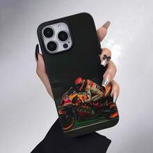 Motociclista corriendo a toda velocidad en una  Repsol. Esta elegante funda para teléfono es compatible con Samsung, Apple, VIVO, OPPO, , Transsion, ,  y Honor. Fabricada en silicona TPU, ofrece protección contra golpes y caídas, además de una sensación superior. Es un regalo ideal para familiares, amigos y seres queridos, y la opción perfecta para San Valentín y Año Nuevo. - Negro - Ver 1