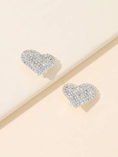 زوج من أقراط الأذن المطلية بالراين بشكل قلب، للارتداء اليومي العادي للنساء