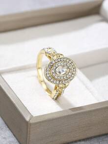 1枚优雅经典女士戒指，镶嵌闪亮合成锆石，适合结婚、订婚、周年纪念等场合，可作为珠宝礼物。 - 戒指 - 查看 4