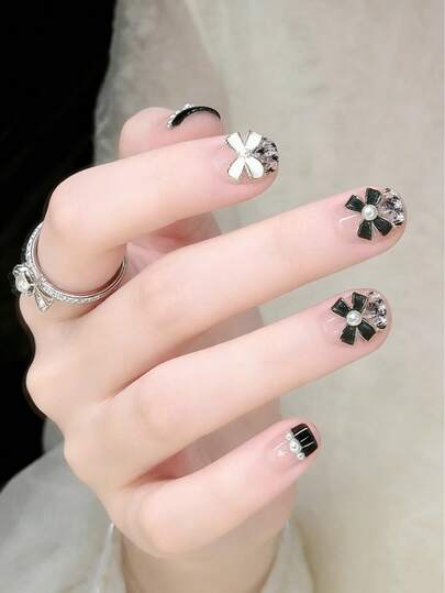 24 Pieces Short Square Press On Nails With Black Edge French Pearl Bow Design Full Cover Nail Cover Fake Nails Manicure Set, Including 1 Piece Of Jelly Glue And 1 Nail File, Suitable For Women's Parties, Proms, Daily Casual Wear. Removable And Reusable Nail Decorations
