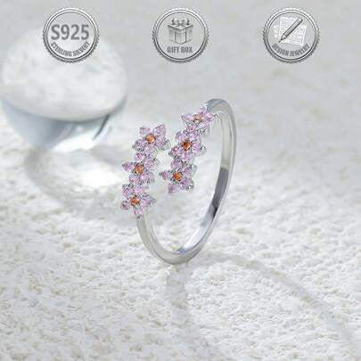 1枚优雅时尚的甜美925银花朵装饰合成立方氧化锆戒指，适合日常佩戴、宴会、派对、节日、约会、送礼。