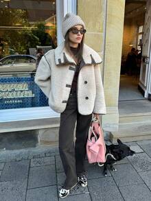 女士优雅街头风加厚外套，女士冬季翻领长袖口袋拉链装饰休闲外套，羊毛加厚皮革拼接宽松短款外套 - 米色 - 查看 3