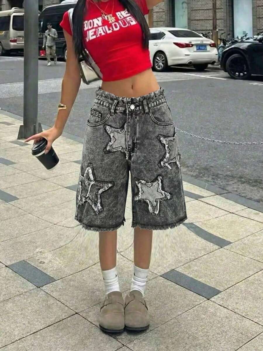 Calções casuais de ganga femininos de perna reta com remendo de estrela, bainha desfiada, bolsos com fecho, estilo fofo para festa, sem elasticidade - Cinza - Ver 1