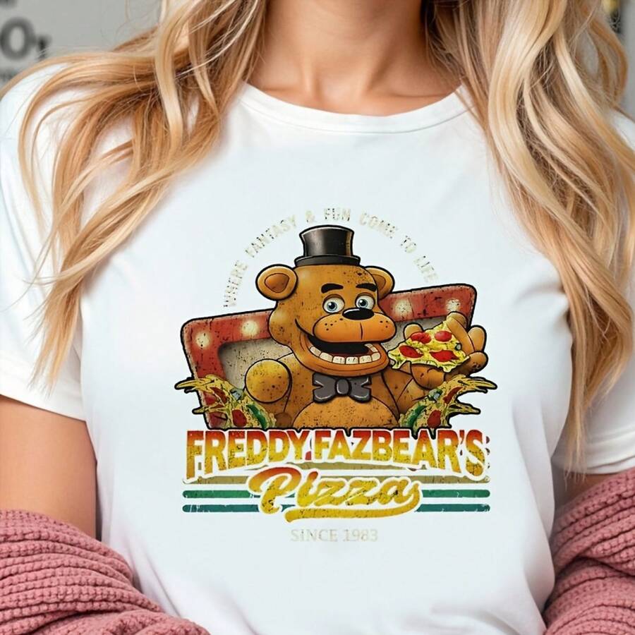 Fazbear's Pizza Graphic T - Shirt For Men Women, Retro 1983  Fazbear Design With Black Top Hat, Bow Tie, Pepperoni Pizza Print - Casual Short Sleeve Tee, Perfect For FNAF Fans, Wavy Blonde Hair Character - Inspired T - ShirtValentine Gift, Valentine Days,Going Out Tops,Vintage,Summer Outfits For Women,T-Shirt - 白色 - 查看 1