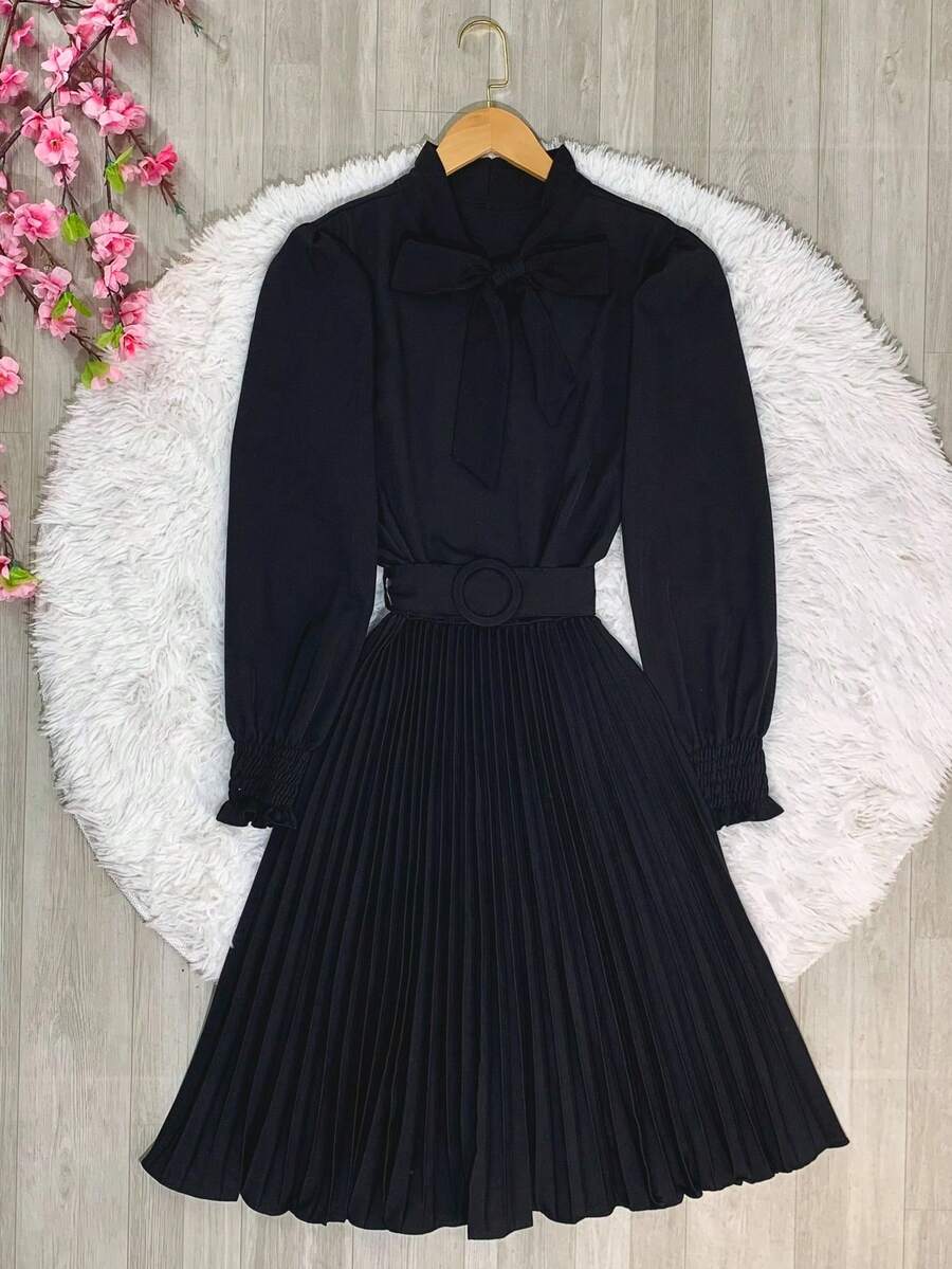 Pleated Long-Sleeved Midi Dress With A Flared Skirt And Belt. - màu đen - Xem 1