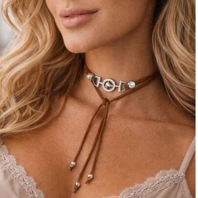 Colar Country Choker Courinho Pingente Cavalo Feminino