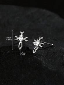 1 paire de boucles d'oreilles vintage pour hommes en cuivre avec croix micro-incrustée de zircone, hypoallergénique, design religieux de Jésus, convient pour un port quotidien, cadeau de Noël, Nouvel An, Saint-Valentin - Argent - Voir 10