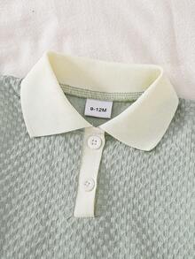 2-pack grön våffelmönstrad pikétröja och matchande shorts för babypojke, vår/sommar - Grön - Visa 4