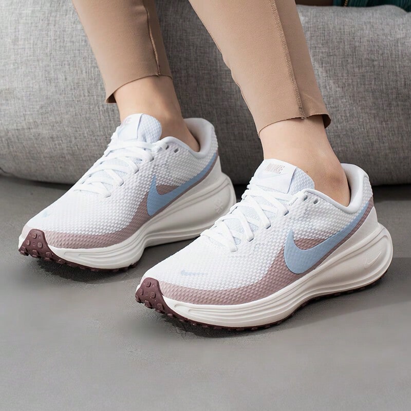 Nike女鞋運動鞋2026全新REVOLUTION 8緩震輕便透氣公路跑步鞋HJ8485-106 - 白色 - 查看 1