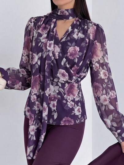 Áo kiểu nữ tay dài xếp ly, chất liệu chiffon mỏng nhẹ, họa tiết hoa tím, thanh lịch và phù hợp cho mặc hàng ngày, đi làm, đi nghỉ xuân/hè.