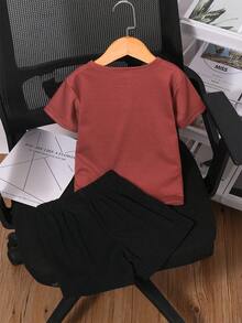 男童夏季恐龙印花圆领T恤短裤套装（2件套），休闲度假及上学服装，4-7岁 - 酒紅色 - 查看 2