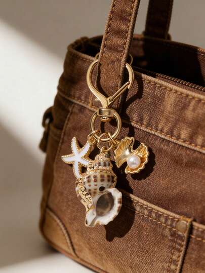 Natural Asymmetrical Seashells, Starfish, Conch & Starfish Bags Charms, Love Buckle Design, Wallet Pendant Decoration Charm Bridesmaid Gift Summer Accessories Beach Vacation Pendant Decoration Ocean Starfish Shell Keychain Details & Charming Accessories Suitable For Women'S Ideal Vacation Daily Use, More Popular With Fashion People Summer Beach Accessories, Ideal Gift For Mother, Valentine'S Day Gift