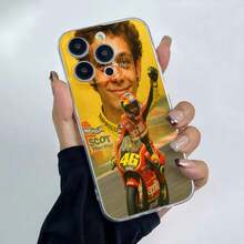 El joven  Rossi celebra su 46 aniversario con su Aprilia. Esta elegante funda es compatible con Samsung, Apple, VIVO, OPPO, , Transsion, ,  y Honor. Fabricada en silicona TPU, ofrece protección contra golpes y caídas, además de una sensación superior. Es un regalo ideal para familiares, amigos y seres queridos, y la opción perfecta para San Valentín y Año Nuevo. - transparente - Ver 2