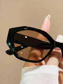 1 par de gafas de moda minimalistas poligonales de color marrón, adecuadas para personas de 20s, 30s, 40s y 50s. Pueden usarse como regalo de cumpleaños, accesorio para fotos de fiesta de cumpleaños, regalo de fiesta unisex, estilo retro, accesorio para viajes, accesorio de disfraz de fiesta de cumpleaños, accesorio de disfraz de vacaciones. - Marrón - Ver 3