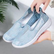 1 đôi giày lười nữ màu xanh nhạt, chất liệu lưới thoáng khí, đế mềm nhẹ, thoải mái, thích hợp cho mùa hè. - Màu xanh nhạt - Xem 2