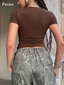 XS码棕色方领上衣 - 休闲时尚针织衫，适合街头风、周末休闲、日常穿着、度假以及简约夏季风格。 - 巧克力棕 - 查看 2