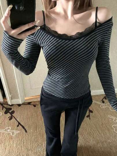 韩版蕾丝拼接条纹长袖T恤，修身休闲叠穿上衣，适合春季穿着