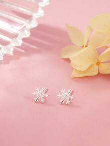 一对S925纯银极简立方氧化锆雪花耳钉，清新甜美的女性化雪花耳环，百搭日常佩戴的优雅耳环礼品 - 雪花 - 查看 3