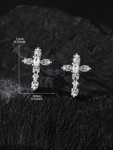 1 paire de boucles d'oreilles vintage pour hommes en cuivre avec croix micro-incrustée de zircone, hypoallergénique, design religieux de Jésus, convient pour un port quotidien, cadeau de Noël, Nouvel An, Saint-Valentin - Argent - Voir 9