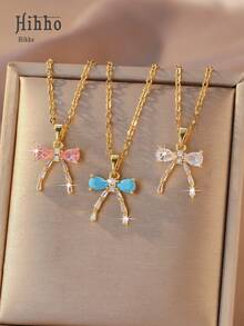 Hihho 1件优雅清新的蝴蝶结设计，镶嵌彩色宝石，饰以长方形立方氧化锆，充满活力的蝴蝶结线条，甜美柔美，粉/蓝/白三色宝石引人注目，兼具少女魅力与奢华品质，适合日常通勤、约会、馈赠亲友。 - 蝴蝶結 - 查看 2