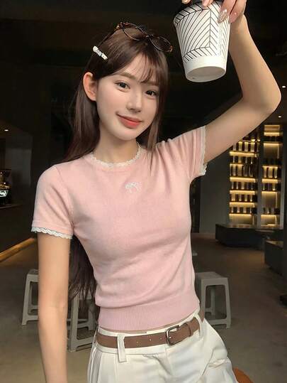 女士蕾丝拼布撞色蝴蝶针织短袖上衣