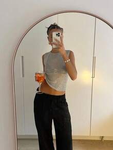 Joy Knit 女士春夏新款时尚单品 - 夏季假日 - 春季女装 - 简约休闲百搭女式衬衫 - 情人节 - 镂空闪亮金线透视短款圆领无袖针织上衣，适合休闲外出和海滩度假穿着 - 銀色 - 查看 4