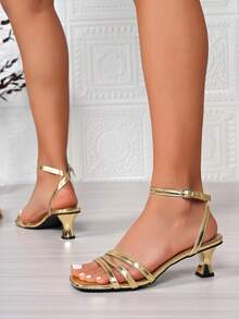 Sandalias de tacón de gatito con punta cuadrada y correa de tobillo en color dorado champán elegante para mujer, adecuadas para fiestas de cóctel y invitados de boda - Dorado - Ver 5