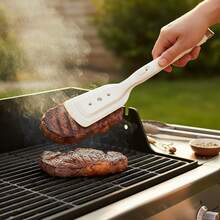 二合一硅胶牛排铲，防滑耐热，适用于烧烤和翻面 - 彩色 - 查看 1