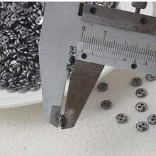 50/100/200 piezas de 6mm/0,23 pulgadas Botones metálicos redondos de nariz de cerdo delicados de color gris plateado con 2 agujeros, adecuados para decoración de ropa de muñecas BJD, botones DIY hechos a mano para uso diario, muñecas, juguetes y accesorios - Mini botones - Ver 7
