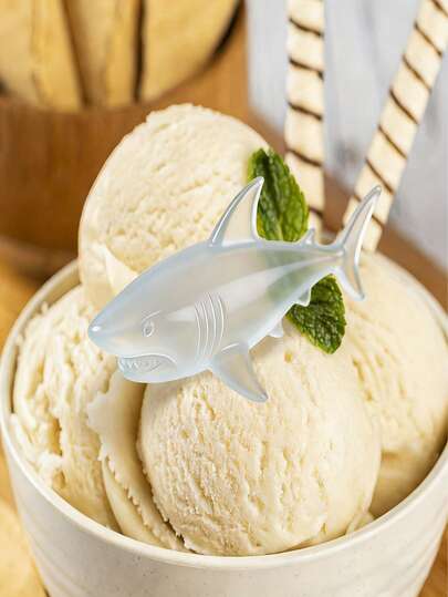 4-Cavity Shark Silicone Ice Cube Tray - Non-Stick Shark Shaped Ice Cube, Chocolate, Cookie, Jelly Mold - Easy Release, Dishwasher , Reusable Kitchen Party Decor, Suitable For Shark Themed Party, Dessert Lovers' Creative Treat Mold, Flexible Shark Design Silicone Mold, Perfect For Ice Cubes, Chocolates And Desserts