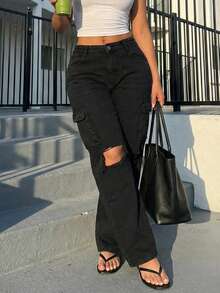 Pantalones cargo de mezclilla para mujer con detalles desgastados, bolsillos funcionales y cierre con botón. Diseño con estilo retro para salir - Negro - Ver 1