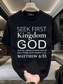 Playera Versículo Bíblico Hombre, Mateo 6:33, Busca el Reino de Dios, Inspiradora, Regalo para Creentes,envío nacional,playera de hombre,ropa de hombre,regalos para hombre,regalos para tu novio,oversize hombre. - Negro - Ver 1
