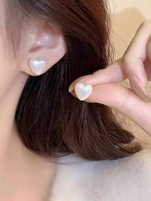 一对白色优雅甜美可爱温柔心形珍珠耳钉，适合少女日常及节日佩戴 - 白色 - 查看 2