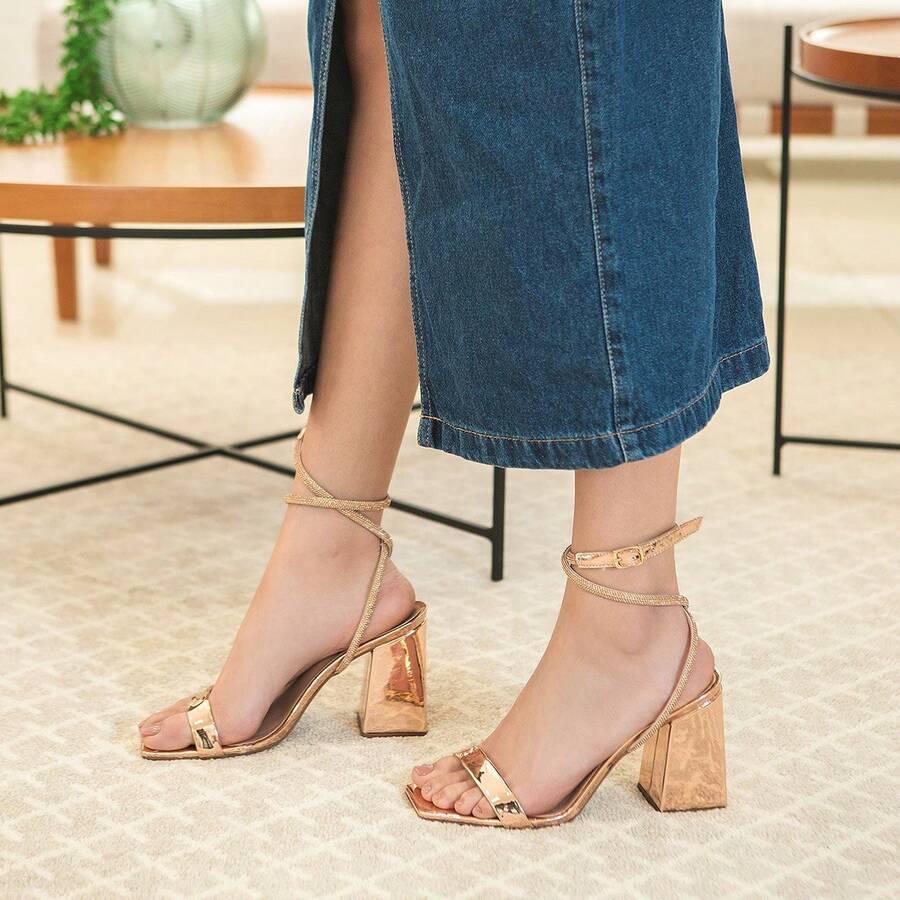 Sandália Metalizada com Detalhe em Strass Salto Bloco 9CM  Casual  Festa  elegante  Festa  Sexy  Casamento  Negócios  básico  Elegante  Neutro    Fivela  Strass    Casamento  Festa  Escritório  Casa  Ar livre - Metalizado Rose - Visão 1