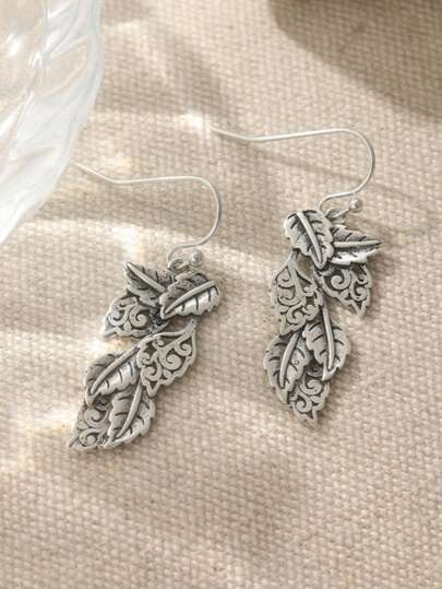 1 Pair Handmade Carved Leaf Design Long Earrings, With Fashionable Retro Style And Hollow-Out Details, Suitable For Women To Wear On Festivals And Holidays, A Perfect Gift For Her