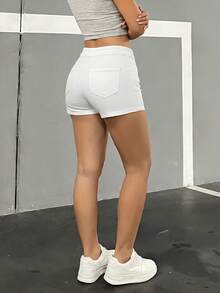 Shorts vaqueros cortos para mujer, estilo de pierna recta con estiramiento medio, con bolsillos, cremallera y detalles de botones para un aspecto ajustado y sexy - Blanco - Ver 3