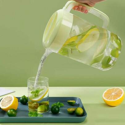 Jarra de Agua de 2500 ML de Capacidad, Tapa de Color Claro, Material Transparente con Asa Lateral y Marcas de Medición