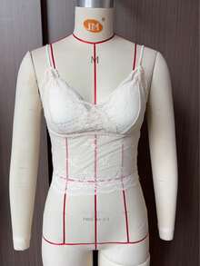 甜辣蕾丝V领网纱镂空加厚吊带背心，修身Atmosphere吊带衫，休闲夏季款 - 杏色 - 查看 5