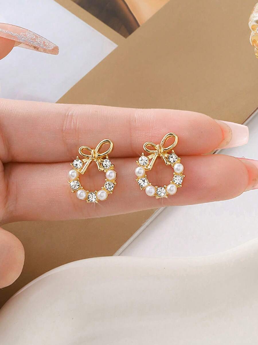 一对可爱仿珍珠蝴蝶结花环设计耳环,适合少女佩戴,是理想的礼物 - 彩色 - 查看 1