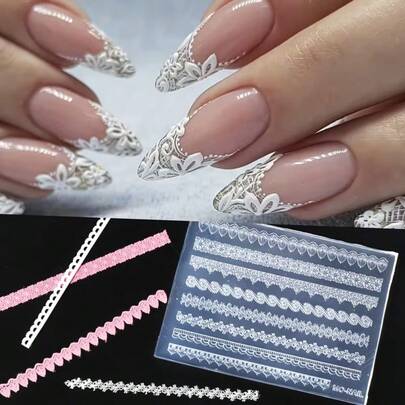 一款3D蕾丝图案美甲雕刻模具，采用奢华的法式条纹浮雕设计，搭配柔软的蕾丝花边和精致的蕾丝条，用于美甲装饰。这款高冲击力硅胶模具适用于美甲艺术、婚礼配饰装饰，是美甲护理工具的理想之选。它是一款灵活且可重复使用的美甲工具，透明硅胶材质。