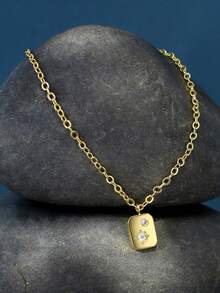 Charm-In Colar Feminino com Pingente de Placa Quadrada Banhado a Ouro, Joias com Desenho de Estrela de Zircônia Cúbica, Adequado para Uso Diário e Passeios Casuais, Presente Personalizado para Namorada e Melhor Amiga - Dourado - Visão 3