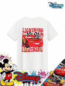 Hot-Selling Boys' Short-Sleeved T-Shirts – New Summer Styles For Children Aged 3–12, Featuring The Disney Cars Lightning McQueen Theme. The Front Features Simple "LIGHTNING MCQUEEN EST 2006" Lettering And A Mini Racing Car Print, While The Back Displays A Large Lightning McQueen Racing Car Graphic, A Victory Flag, And An All-Over "LIGHTNING" Lettering Pattern. This Pure White Crew Neck Tee With A Loose Fit Pairs Easily With Athletic Shorts, Cargo Pants, Jeans, Or Beach Shorts, And Is Perfect For Boys' Disneyland Trips, Racing-Themed Parties, Daily School Wear, Outdoor Cycling, Family Camping, And Weekend Shopping. Crafted From Soft, Breathable, Sweat-Absorbent Fabric, It Prevents Stuffiness, Is Highly Durable And Resists Deformation. Available In A Full Range Of Sizes To Fit Children Of Different Heights, Its Energetic Lightning McQueen Design Perfectly Captures Boys' Love Of Racing, Making It An Eye-Catching, Versatile Staple In Any Child's Summer Wardrobe. - 白色 - 查看 5