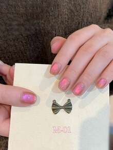 15毫升容量 2026 春夏新款女士节日礼盒套装,包含:色彩绚丽的冰岛极光蓝绿紫、波波葡萄水晶猫眼、透明紫金粉、乳白玉猫眼、玻璃珠水晶猫眼凝胶指甲油。 - 彩色 - 查看 10