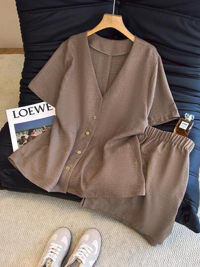 PARARAL Large Size Women's Summer Fashion Casual Everyday Business Casual Simple, Versatile, Solid-Colored V-Neck Short-Sleeve Shirt And Shorts Set For Women's Summer Outfit, Casual Outfit, Women's Leisure Suit, Summer Vacation Outfit.