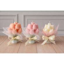 Ramo de Velas Aromáticas en Forma de Tulipanes 9.5 cm | Vela Decorativa Artesanal con Cera Vegetal y Soya Premium | Fragancia Intensa a Fresas Frescas para Ambientar Habitaciones | Regalo Romántico y Elegante para San Valentín, Aniversarios, Cumpleaños, Detalles Especiales | Decoración Tierna y Sofisticada Lista para Regalar, Ideal para Sorprender y Demostrar Amor con un Toque Floral y Delicado - 1PC - Ver 1